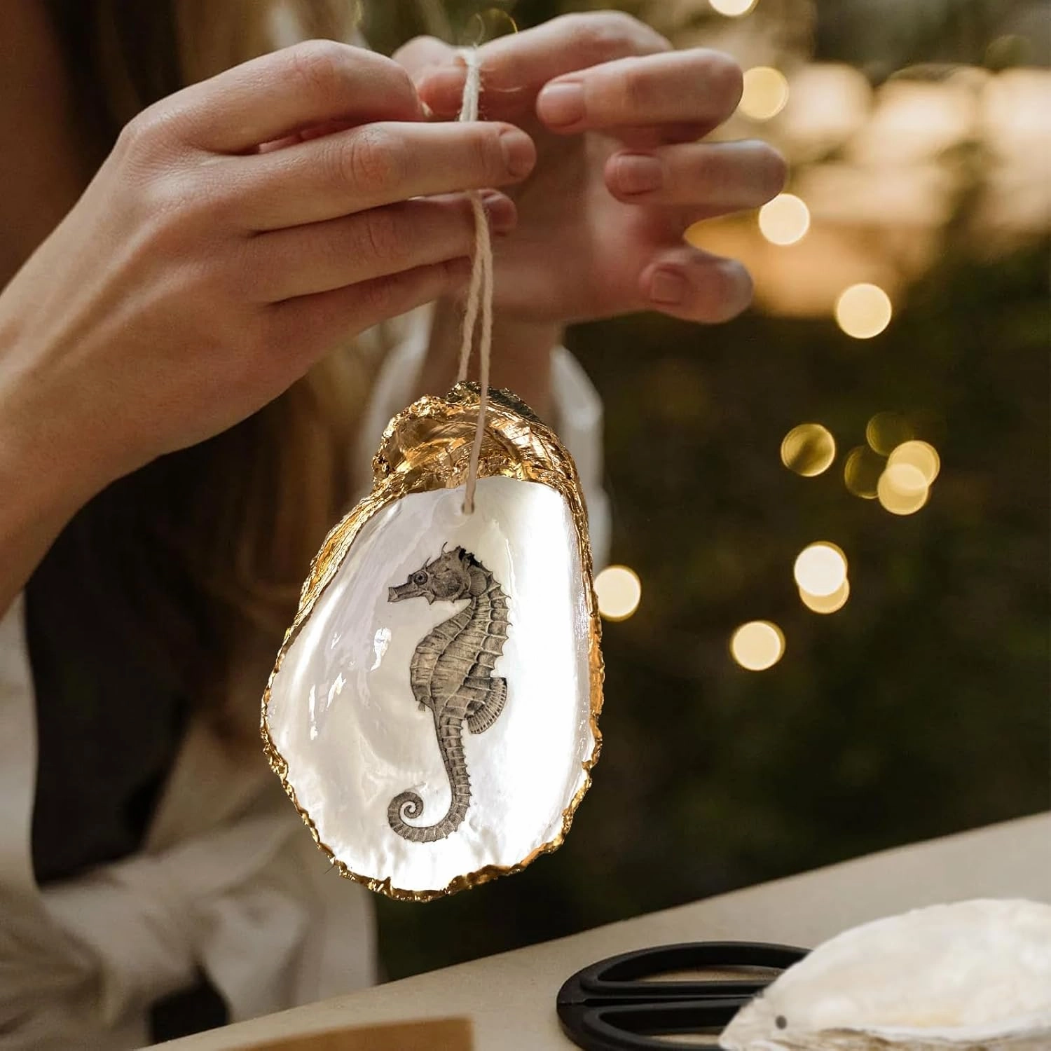 25PCS Oyster Shells for Crafts with Drilled Holes & Jute Rope 3"-4" Concave Oyster Shells Ornaments, for Home Hanging Decor, Xmas Ornaments, DIY Arts and Crafts