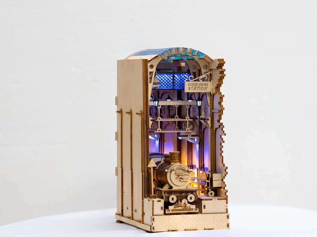 Book Nook Miniature Kit, Decorative Bookend, DIY Model Decor Building Kits Accessories, Dollhouse Ornaments - King's Cross Station