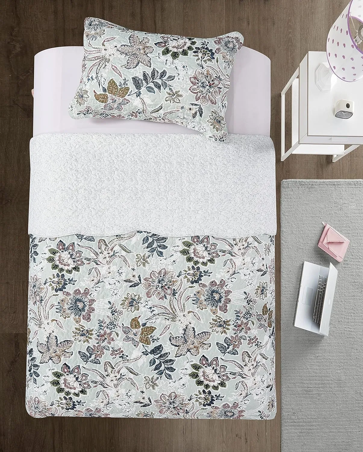 Brilliant Sunshine Green Vintage Beautiful Flowers, 2-Piece Quilt Set with 1 Sham, Reversible Bedspread, Soft Lightweight Coverlet, All-Season, Twin, Green