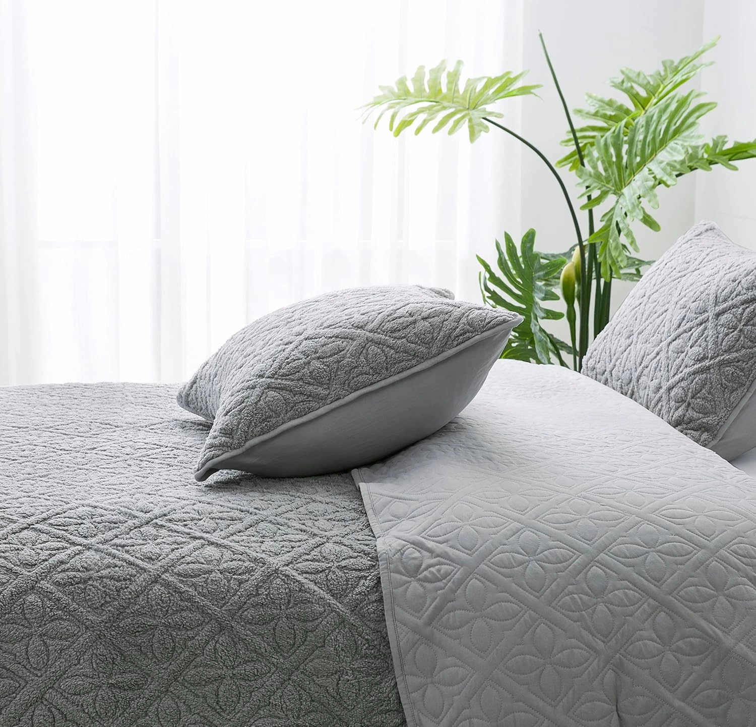 Chezmoi Collection Bethany 3-Piece Queen Sherpa Quilt Set - Floral Quilted Sherpa Blanket Reversible Washed Microfiber Lightweight Bedspread - Queen Size, Gray