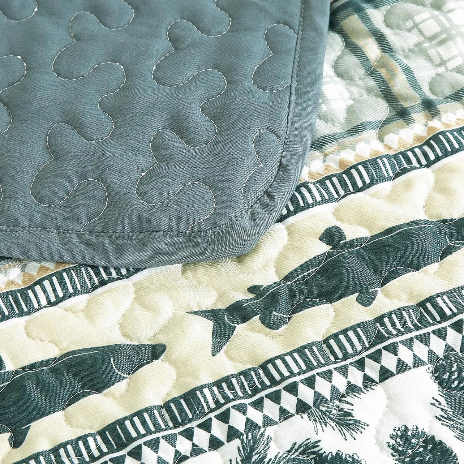 Chezmoi Collection Lake 3-Piece Lodge Quilt Set Queen - Multicolor Pine Tree Fish Deer Explorer Mountain Printed Microfiber Lightweight Bedspread Set for All Season