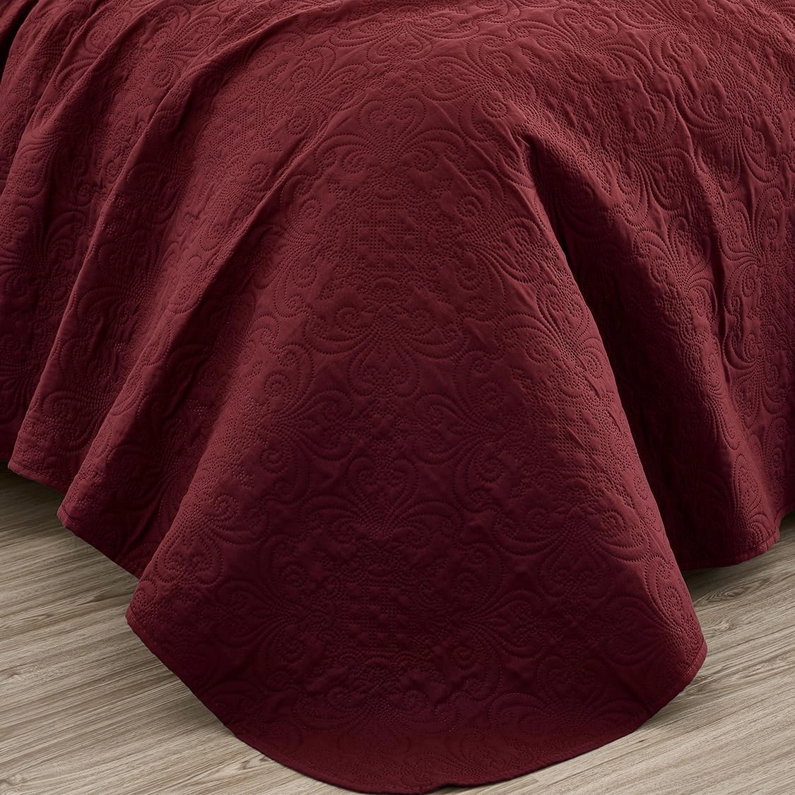 Chezmoi Collection Luca 3-Piece Oversized Bedspread Set, King Size, Burgundy - Summer Quilt Lightweight Microfiber Bedspread 118 x 106 - Floral Medallion Pattern Coverlet for All Season