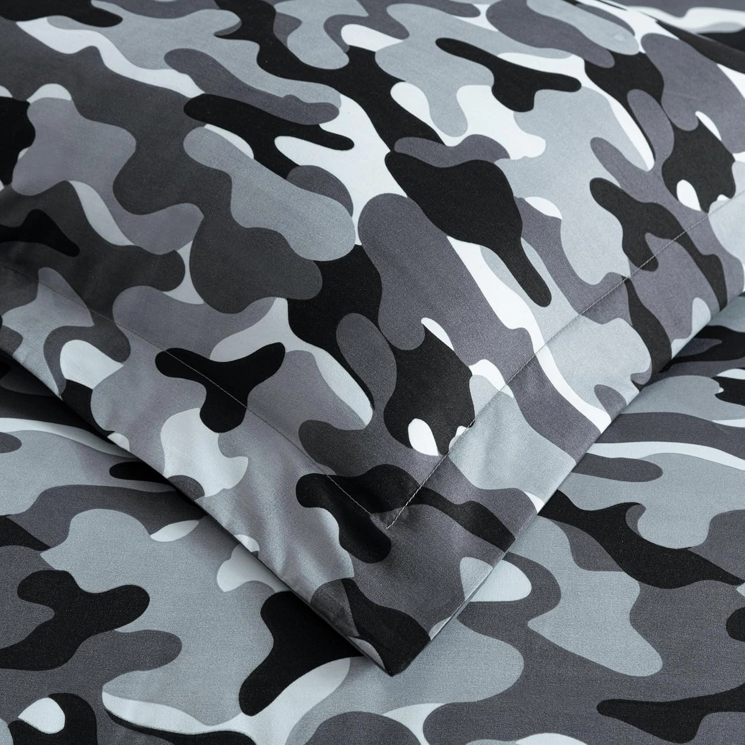 Chezmoi Collection Soft Microfiber Printed Military Camo Bedding Set 3-Piece Black Gray Camouflage Comforter Set, Queen Size