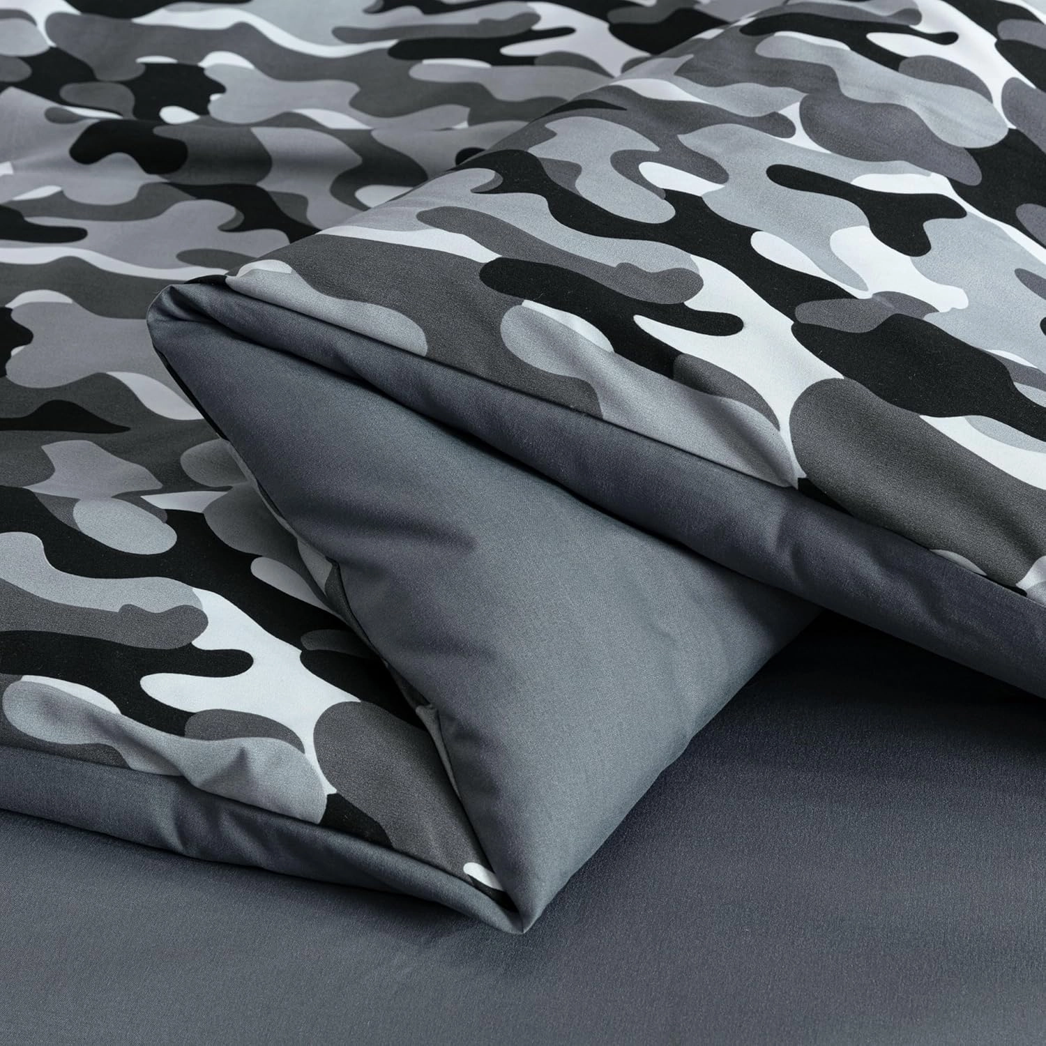 Chezmoi Collection Soft Microfiber Printed Military Camo Bedding Set 3-Piece Black Gray Camouflage Comforter Set, Queen Size