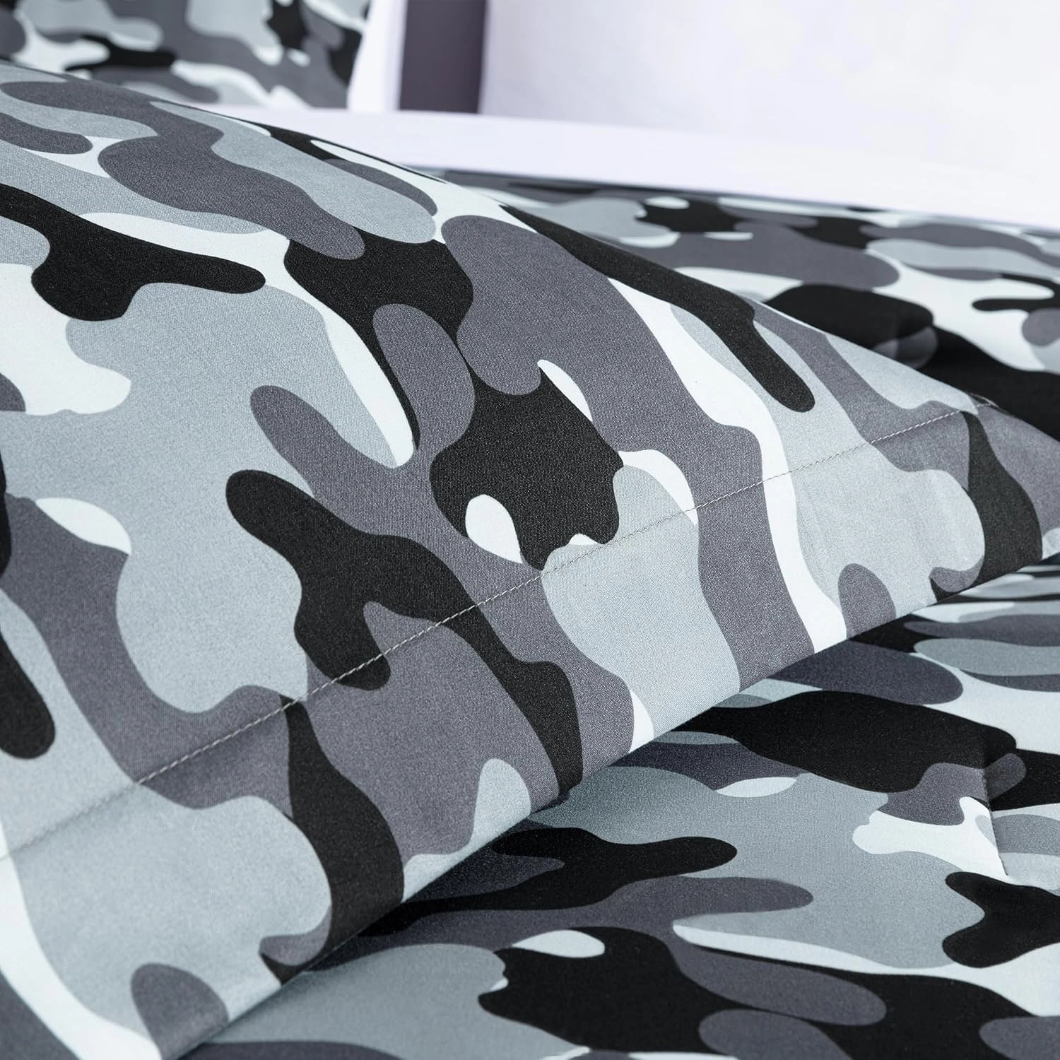 Chezmoi Collection Soft Microfiber Printed Military Camo Bedding Set 3-Piece Black Gray Camouflage Comforter Set, Queen Size