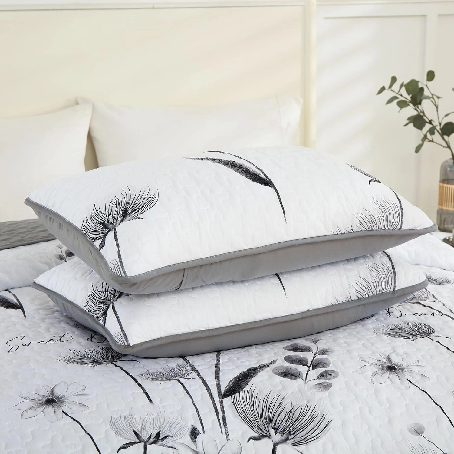 Floral Quilt Set Queen Size,Grey and White Bedspread Coverlet Botanical 3 Pieces Summer Quilts Microfiber Lightweight Flower Bedspreads Soft Reversible Bed Cover Sets for All Season(Queen, 90"x96")