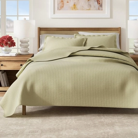 Great Bay Home Twin/Twin XL Quilt Bedding Set, 2-Piece Lightweight Summer Channel Stitch Quilt Set with Shams, Ultra Soft Eucalyptus Bedspreads, Quilted Bedding Coverlets for All Seasons