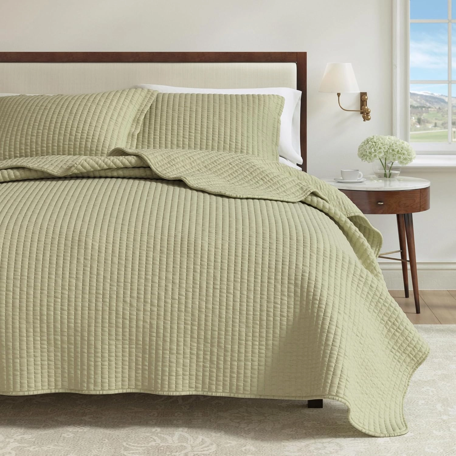 Great Bay Home Twin/Twin XL Quilt Bedding Set, 2-Piece Lightweight Summer Channel Stitch Quilt Set with Shams, Ultra Soft Eucalyptus Bedspreads, Quilted Bedding Coverlets for All Seasons