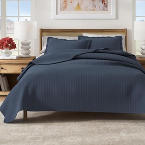 Great Bay Home Twin/Twin XL Quilt Bedding Set, 2-Piece Lightweight Summer Channel Stitch Quilt Set with Shams, Ultra Soft Navy Bedspreads, Quilted Bedding Coverlets for All Seasons
