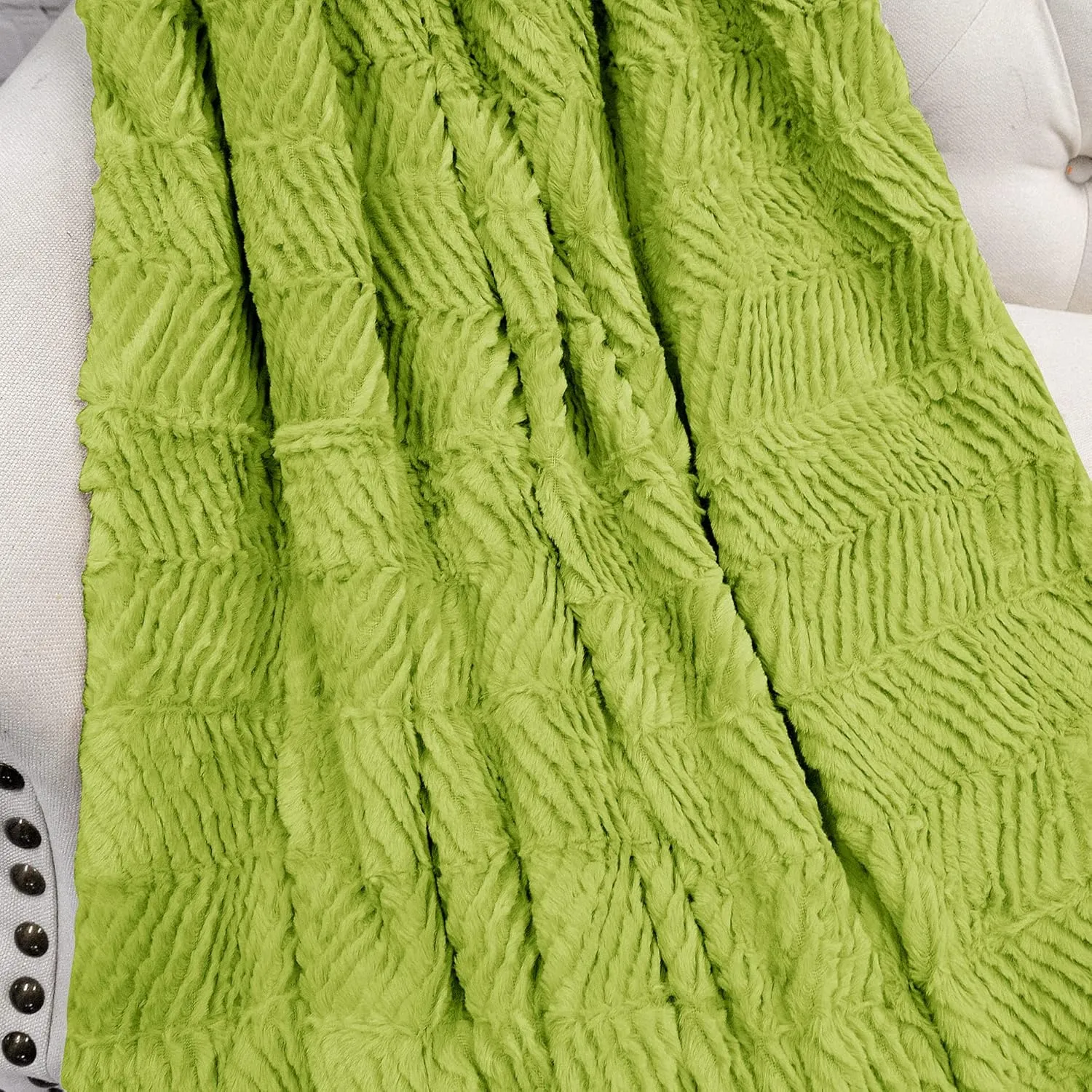 Home Soft Things Green Herringbone Brushed Throw Blanket, 60'' x 80'', Dark Citron, Lightweight Fluffy Plush Comfy Cozy Couch Bed Covers Suitable for Kids Adults Friends Home Décor