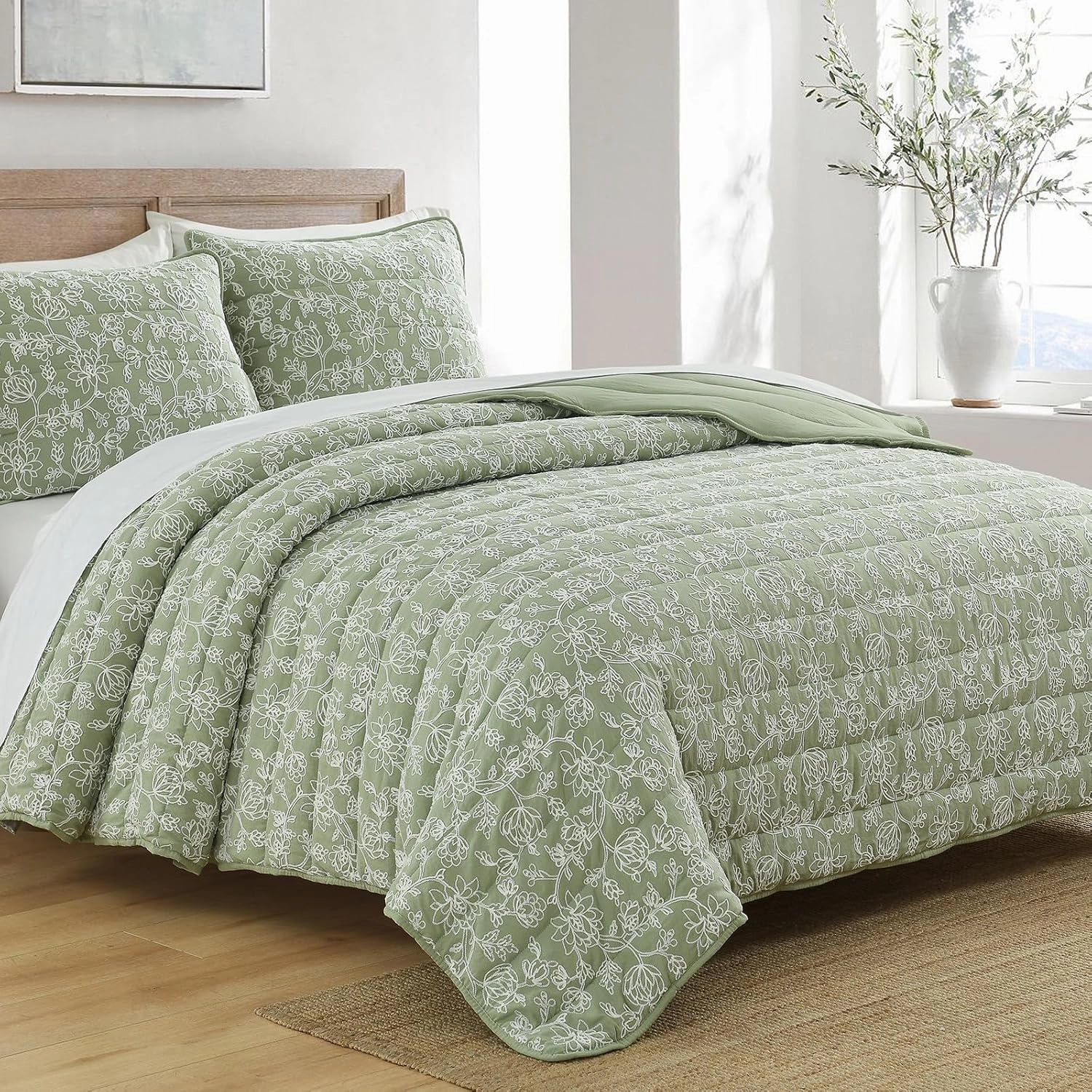 HORIMOTE HOME Floral Embroidery Quilt King Size, Sage Green King Quilt Bedding Set Soft Lightweight Bedspread 3 Pieces Shabby Chic Farmhouse King Size Comforter Set for All Seasons