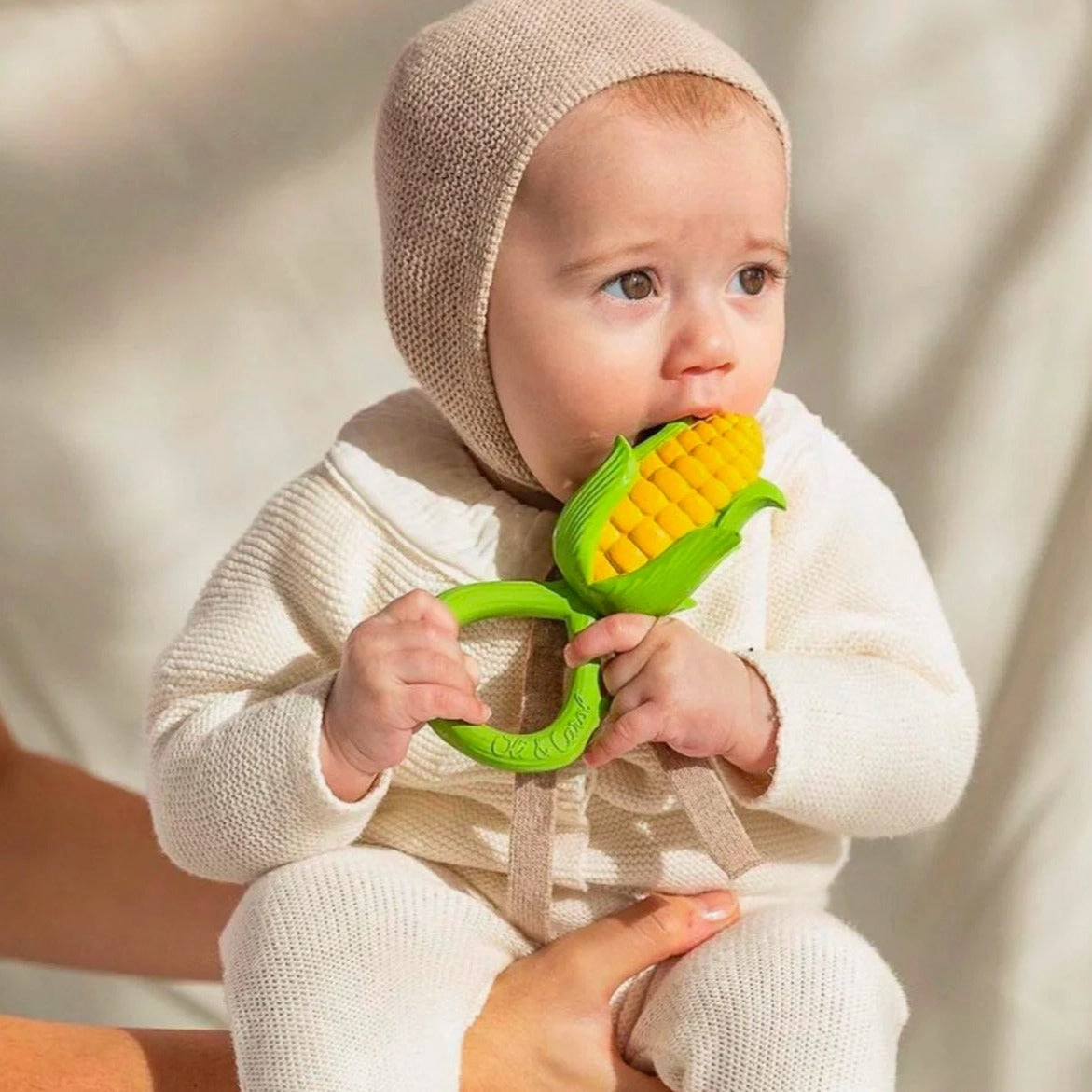 Oli&Carol rattle toy corn