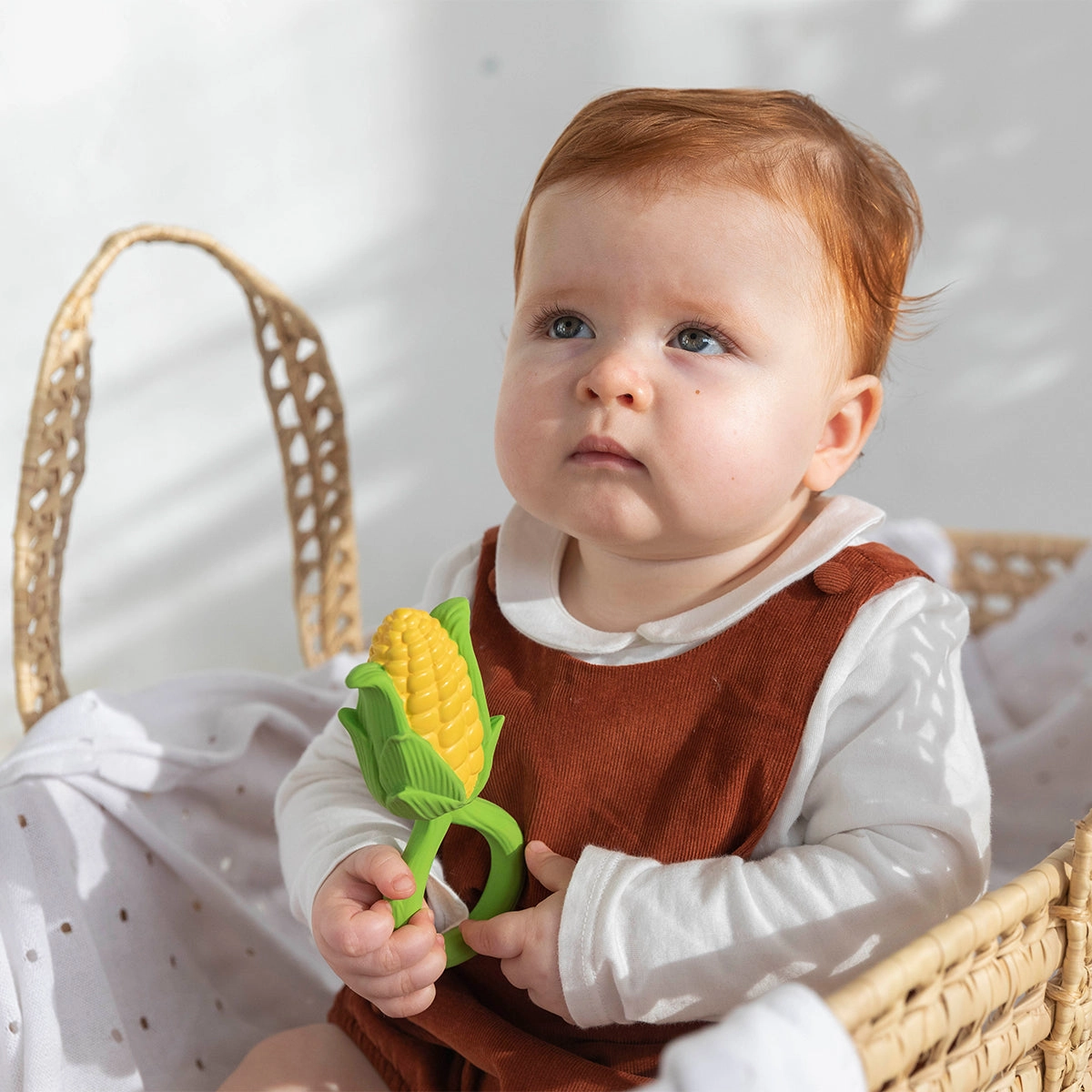 Oli&Carol rattle toy corn