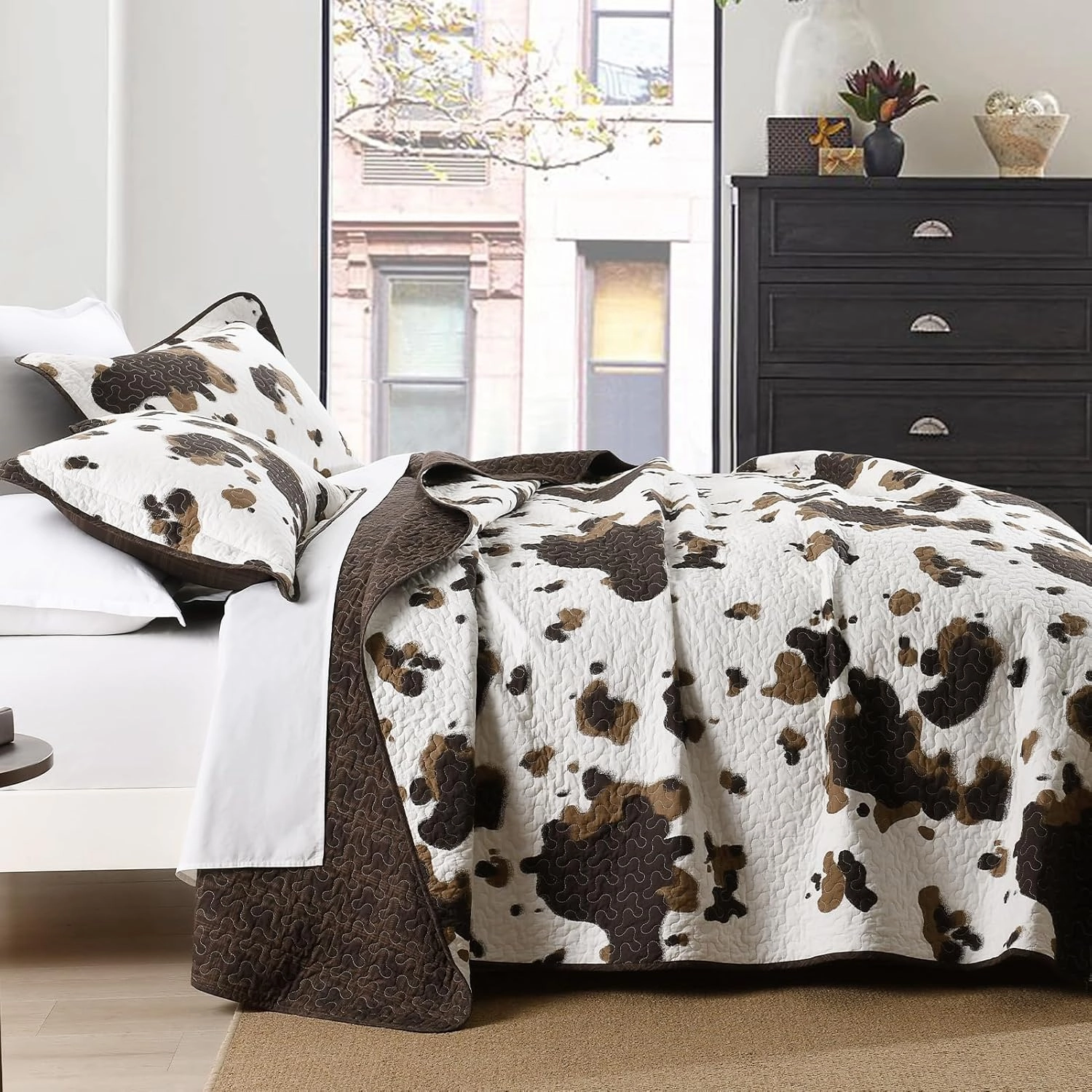 PERHOM Cow Quilt King Size - 100% Cotton King Western Cowhide Quilt Set Bedding Bedspreads, Cow Print Pattern Bed Set, Lightweight Rustic Farmhouse Comforter Set, Browm/Dark Brown, 3 Pieces