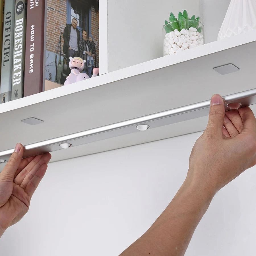 RECHARGEABLE MOTION SENSOR SPOTLIGHT