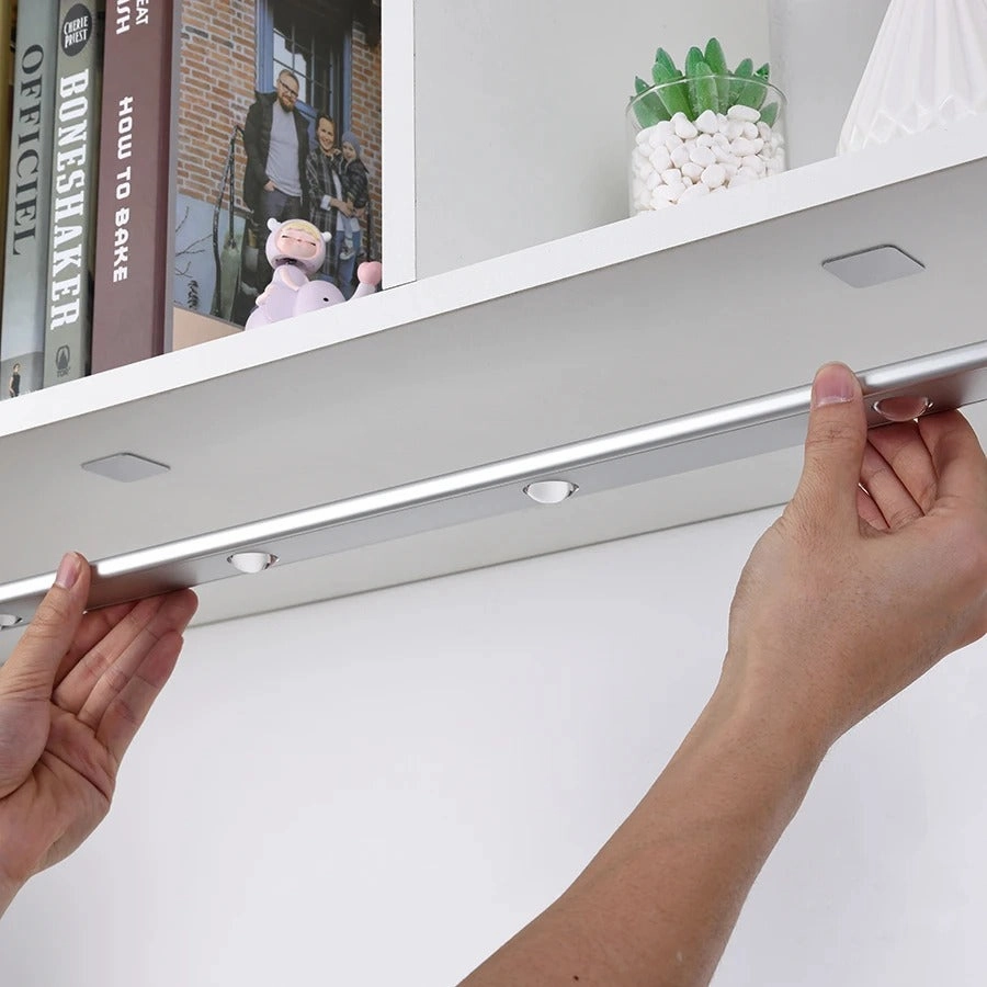 RECHARGEABLE MOTION SENSOR SPOTLIGHT