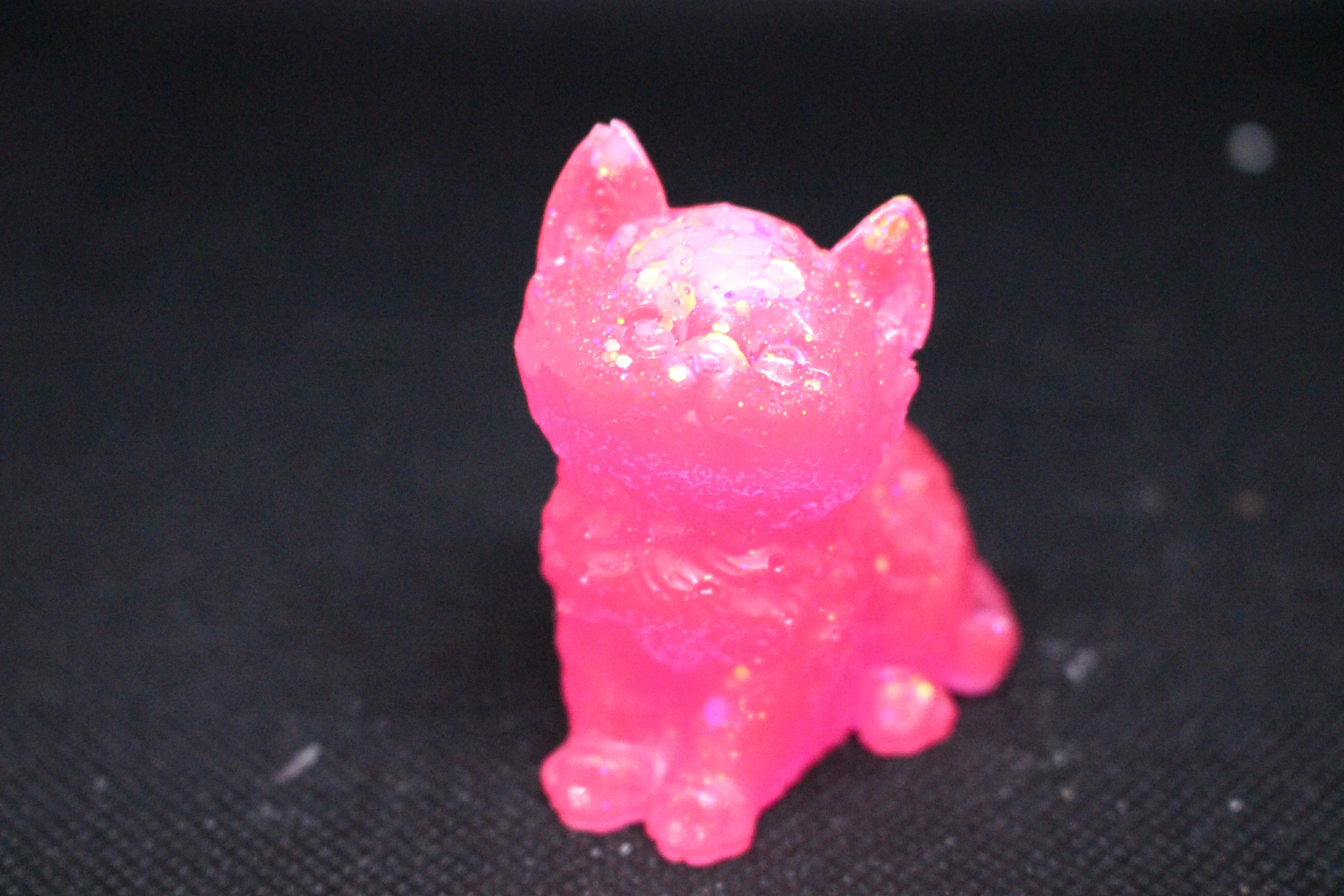 Sitting Fluffy Cat Resin Figurine for Home Decor