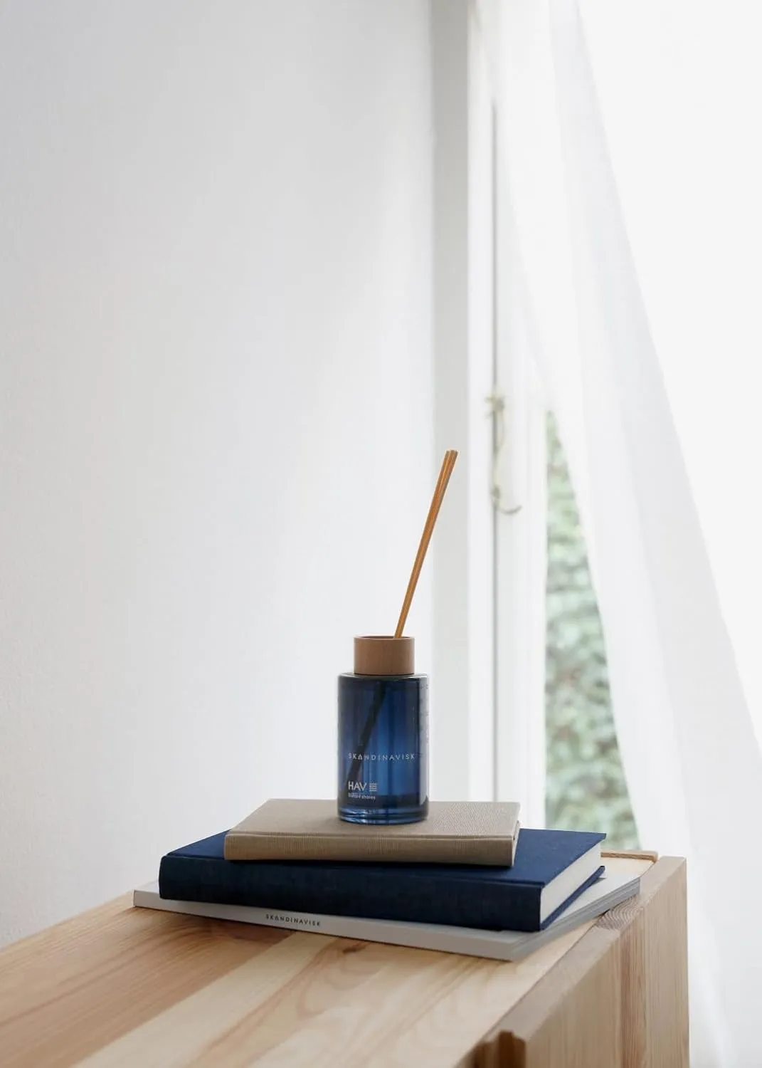 Skandinavisk HAV 'Sea' Scent Diffuser with 8 Scents; Scent Notes: Salt Spray and Sea Kelp, Hawthorn and Beach Rose, 3.38 fl. oz.