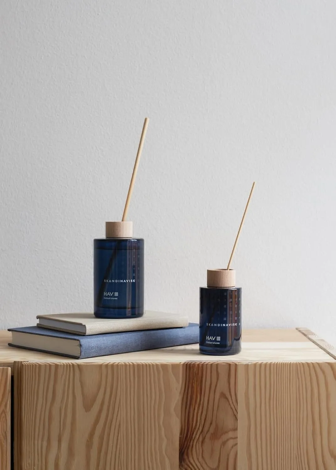 Skandinavisk HAV 'Sea' Scent Diffuser with 8 Scents; Scent Notes: Salt Spray and Sea Kelp, Hawthorn and Beach Rose, 3.38 fl. oz.