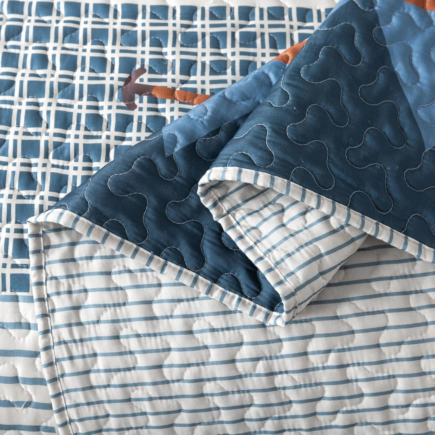 Soul & Lane True North Fish Quilt Set - King Size with 2 Shams, Rustic Cabin Bedding with Wildlife and Outdoor Nature Theme, Lodge Quilted Bedspread with Moose and Duck for Lake House & Hunting Decor