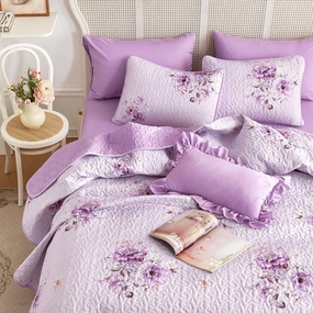 Wake In Cloud - Shabby Chic Quilt Set, Floral Coquette Cottagecore Farmhouse Vintage Flowers, for Women Teen Girls, Reversible Lightweight Bedspread Coverlet, 3 Pieces, Purple, Queen/Full Size