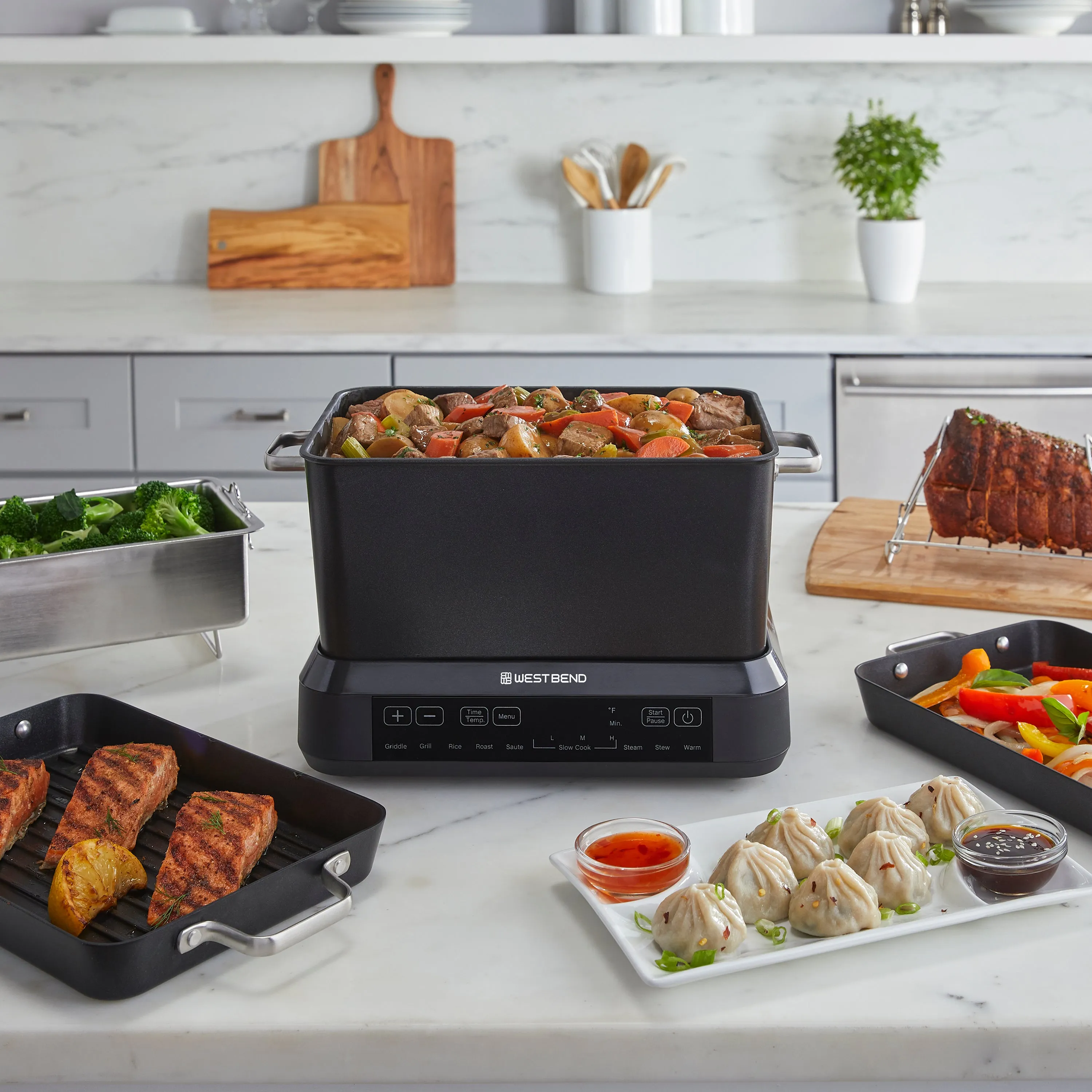 West Bend Versatility Cooker Plus, 6 Qt.